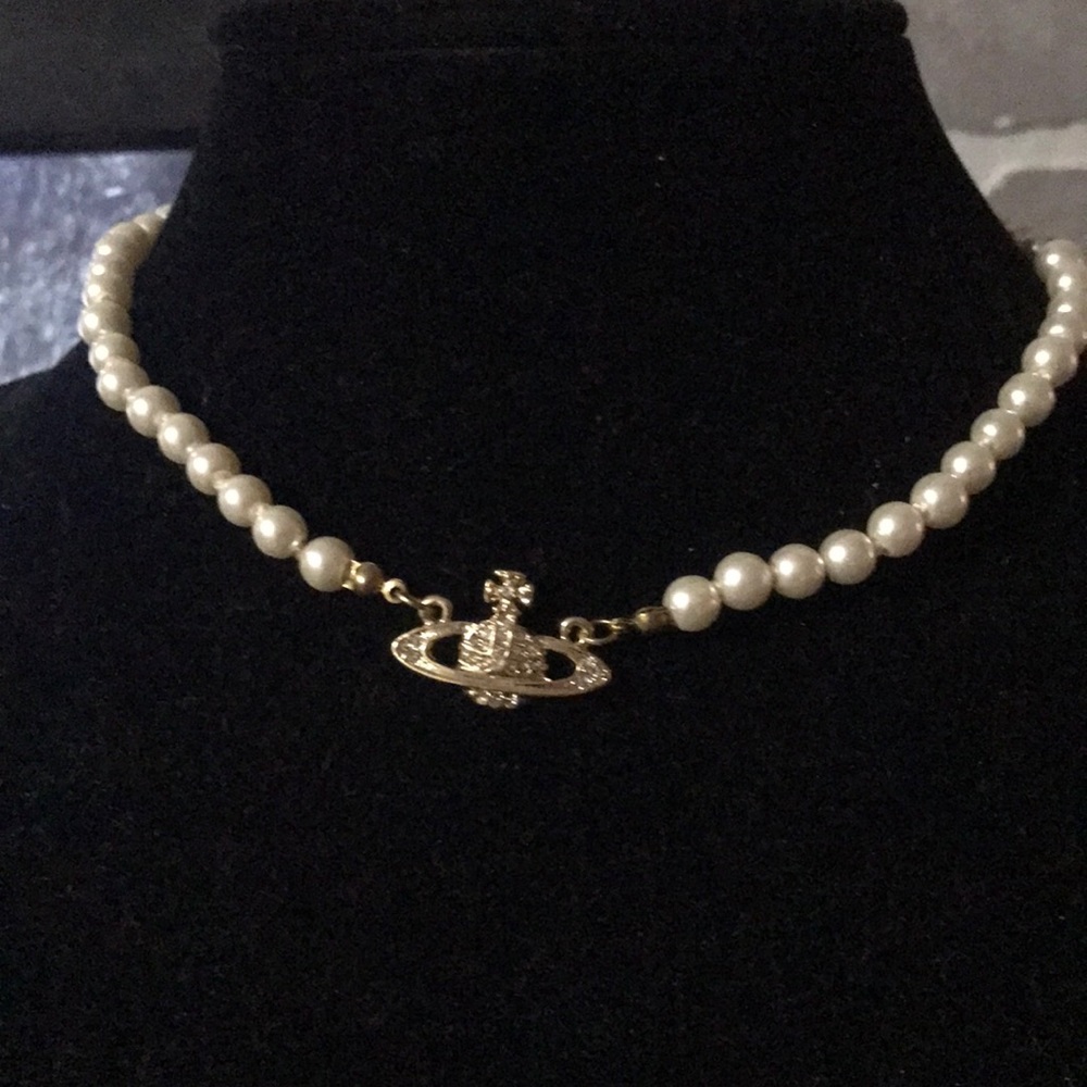 Pearl necklace wth diamonds